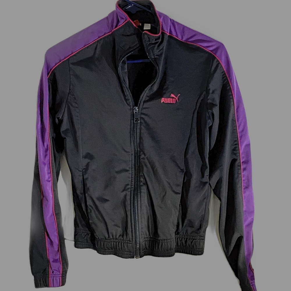 Puma warm up jacket. Zip up front (no hood). Size XS, color black & purple.
